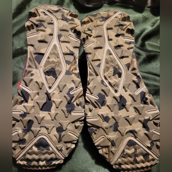 New Balance 7.5 Women's 690V2 Running Shoes - Picture 3 of 3